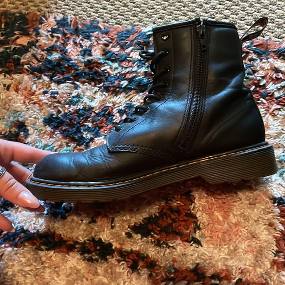 WORN - doc martins - original style - size 6 US M - Picture 2 of 5